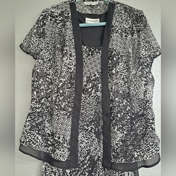 Studio 1 Sleeveless Maxi Dress With Open Top      Size 12 - Picture 12 of 16